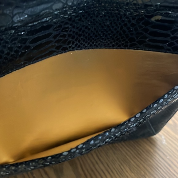 NWOT BEAUTIFUL PYTHON MICHAEL KORS CLUTCH - Picture 3 of 4